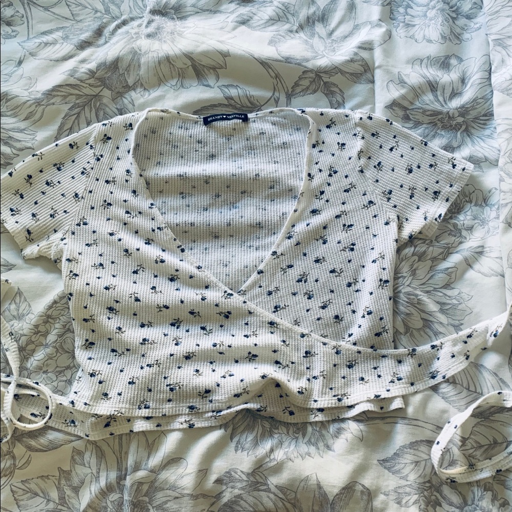 Brandy Melville floral top 💞